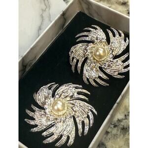 Vintage Sarah Coventry Silver Pinwheel Clip On Earrings 1962 Faux Pearl Retro